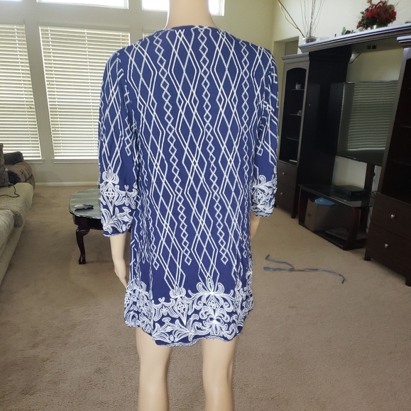 Intricately embroidered chest flowy quarter sleeve - Picture 7 of 9